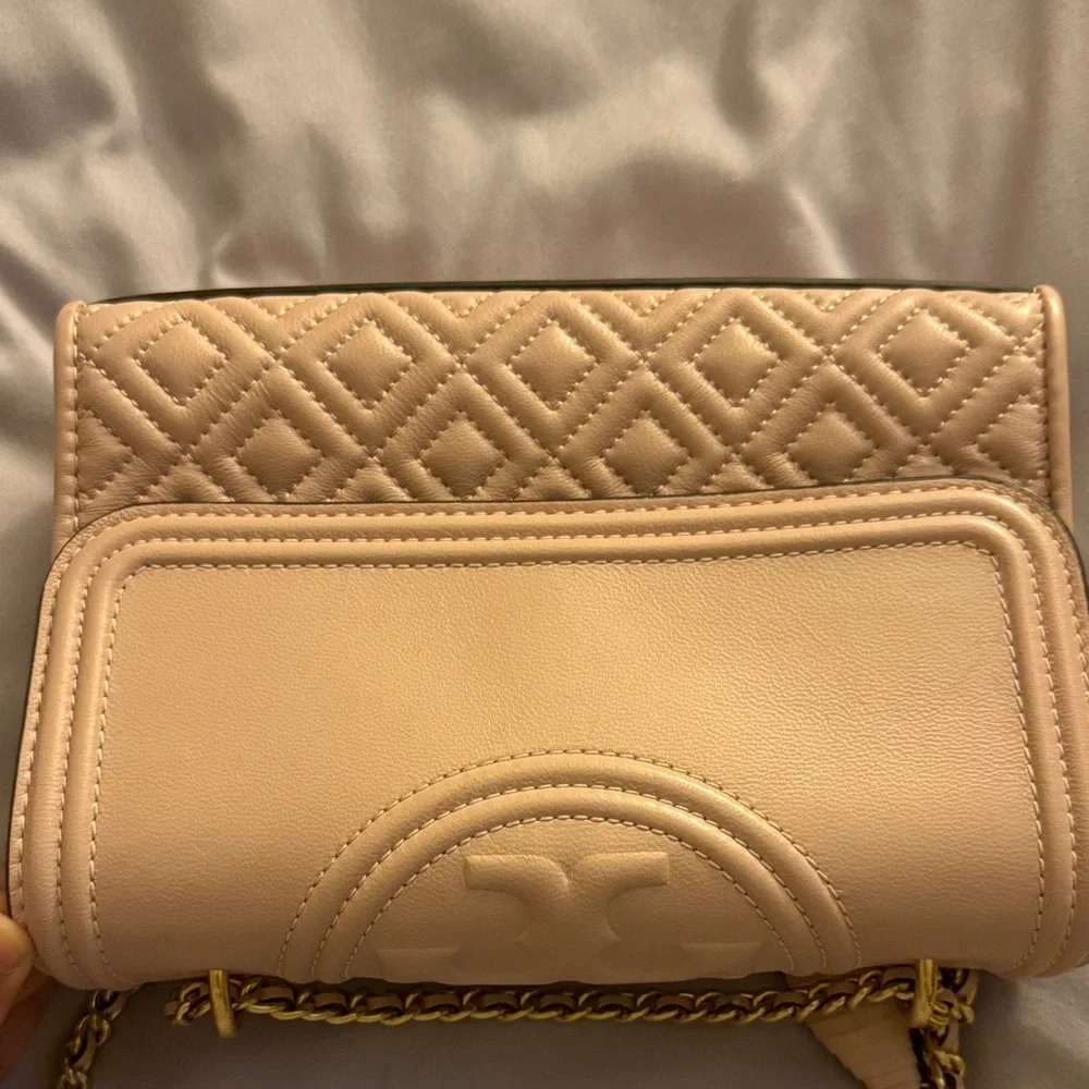 Tory Burch Fleming Convertible Shoulder Bag Shell Pink- USED LIKE NEW. - Picture 5 of 13